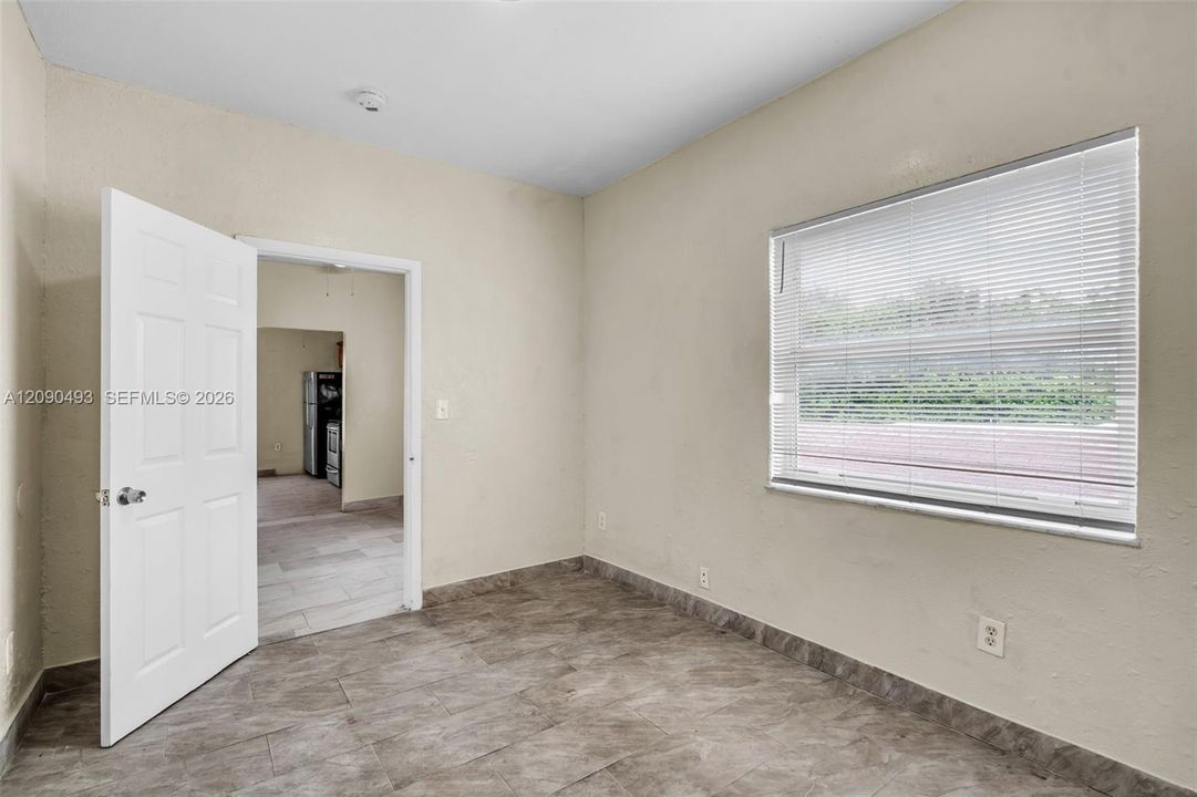 For Rent: $2,000 (2 beds, 1 baths, 3070 Square Feet)