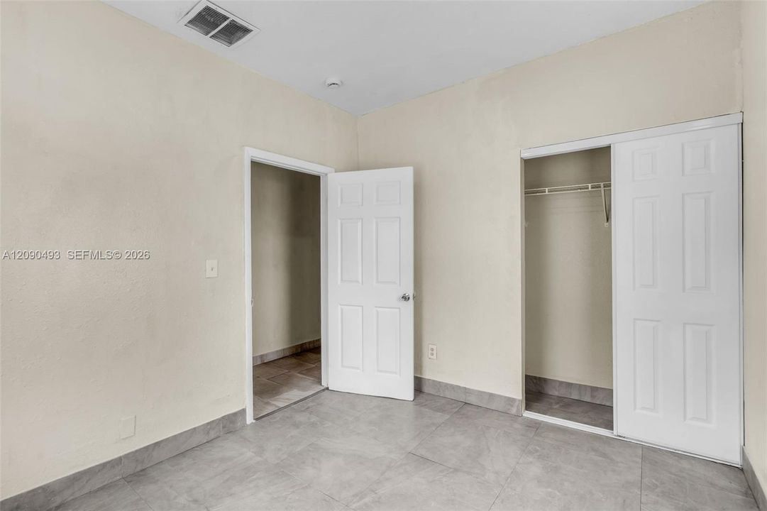 For Rent: $2,000 (2 beds, 1 baths, 3070 Square Feet)