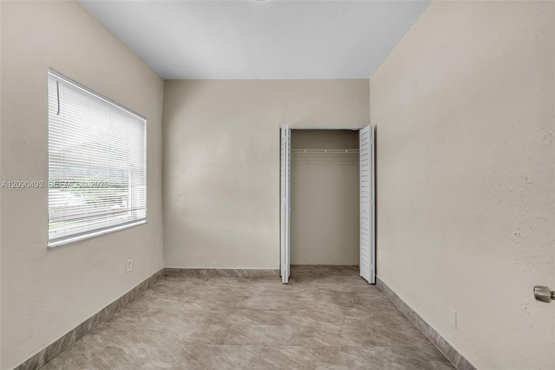 For Rent: $2,000 (2 beds, 1 baths, 3070 Square Feet)
