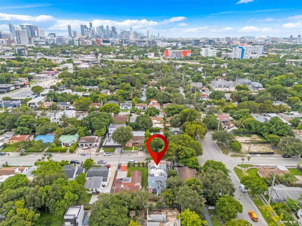 For Rent: $2,000 (2 beds, 1 baths, 3070 Square Feet)