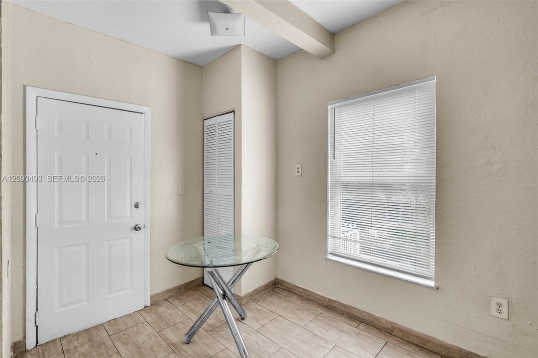 For Rent: $2,000 (2 beds, 1 baths, 3070 Square Feet)