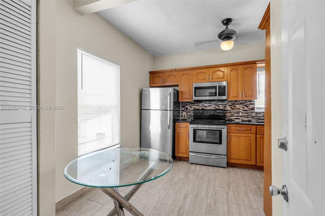 For Rent: $2,000 (2 beds, 1 baths, 3070 Square Feet)