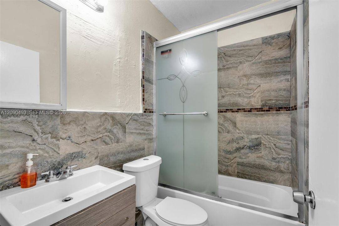 For Rent: $2,000 (2 beds, 1 baths, 3070 Square Feet)