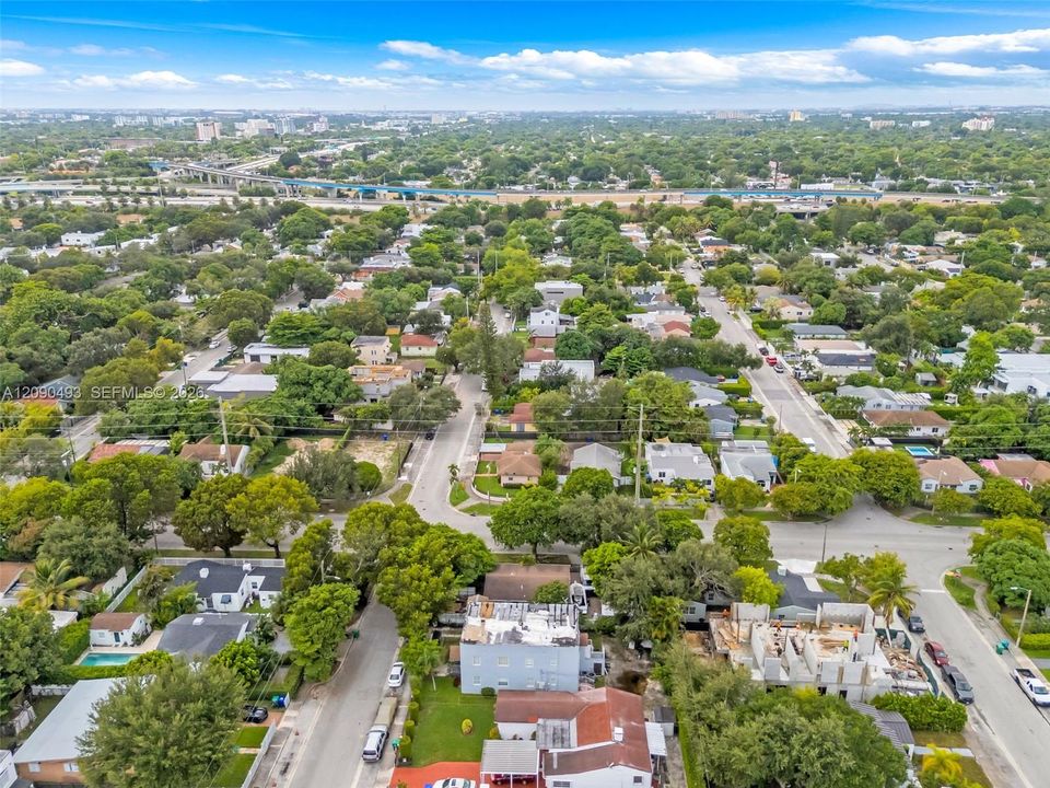 For Rent: $2,000 (2 beds, 1 baths, 3070 Square Feet)
