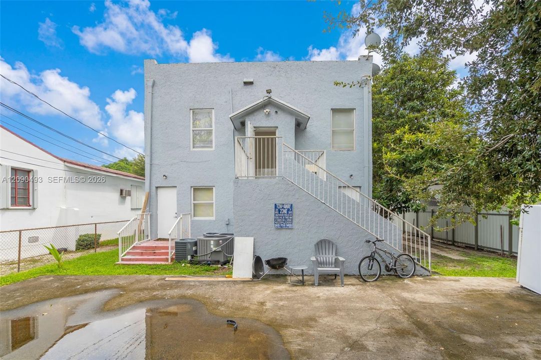 For Rent: $2,000 (2 beds, 1 baths, 3070 Square Feet)
