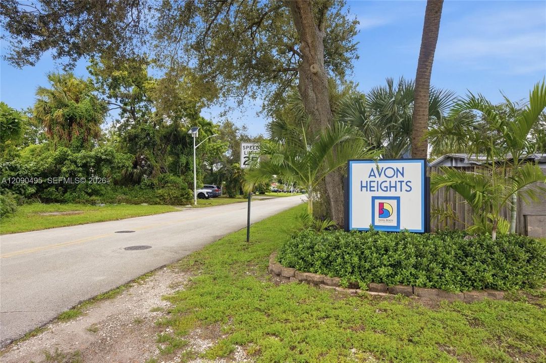 For Sale: $825,000 (4 beds, 3 baths, 1513 Square Feet)