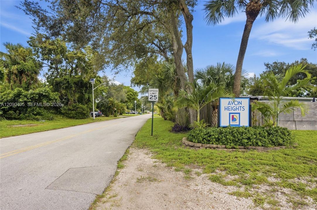 For Sale: $825,000 (4 beds, 3 baths, 1513 Square Feet)