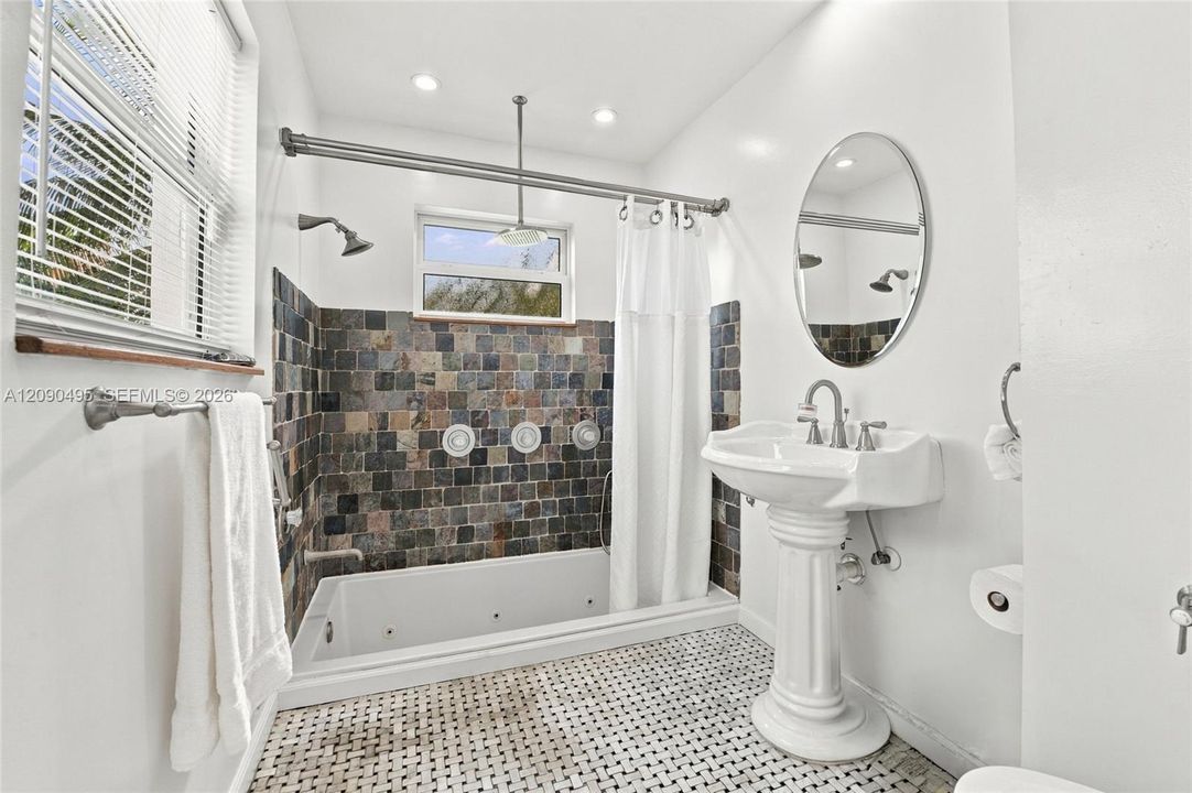 For Sale: $825,000 (4 beds, 3 baths, 1513 Square Feet)