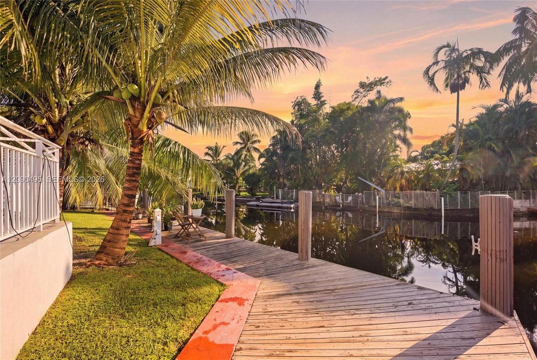 For Sale: $825,000 (4 beds, 3 baths, 1513 Square Feet)