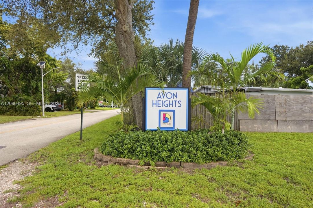For Sale: $825,000 (4 beds, 3 baths, 1513 Square Feet)