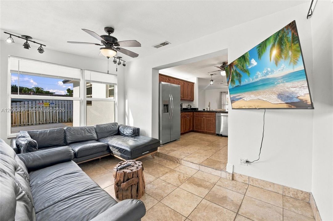 For Sale: $825,000 (4 beds, 3 baths, 1513 Square Feet)