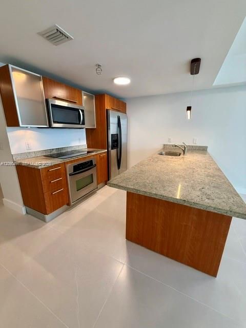 For Rent: $3,900 (2 beds, 2 baths, 1290 Square Feet)