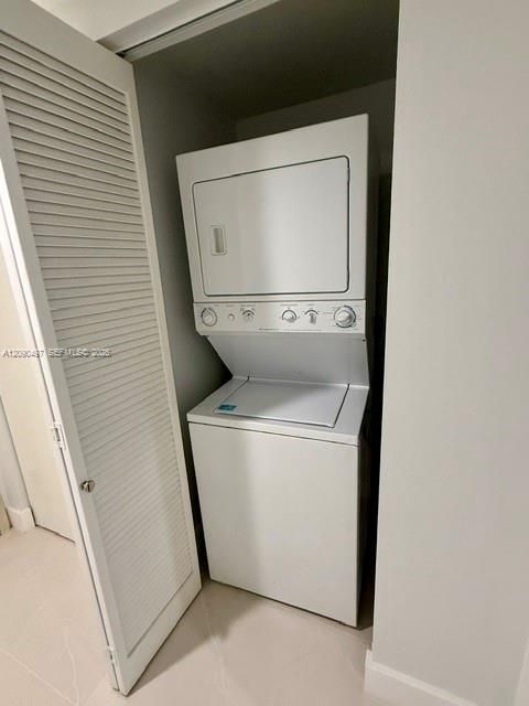 For Rent: $3,900 (2 beds, 2 baths, 1290 Square Feet)