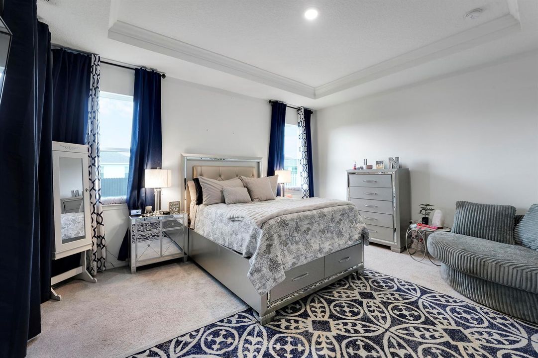 Bright & Spacious Bedroom