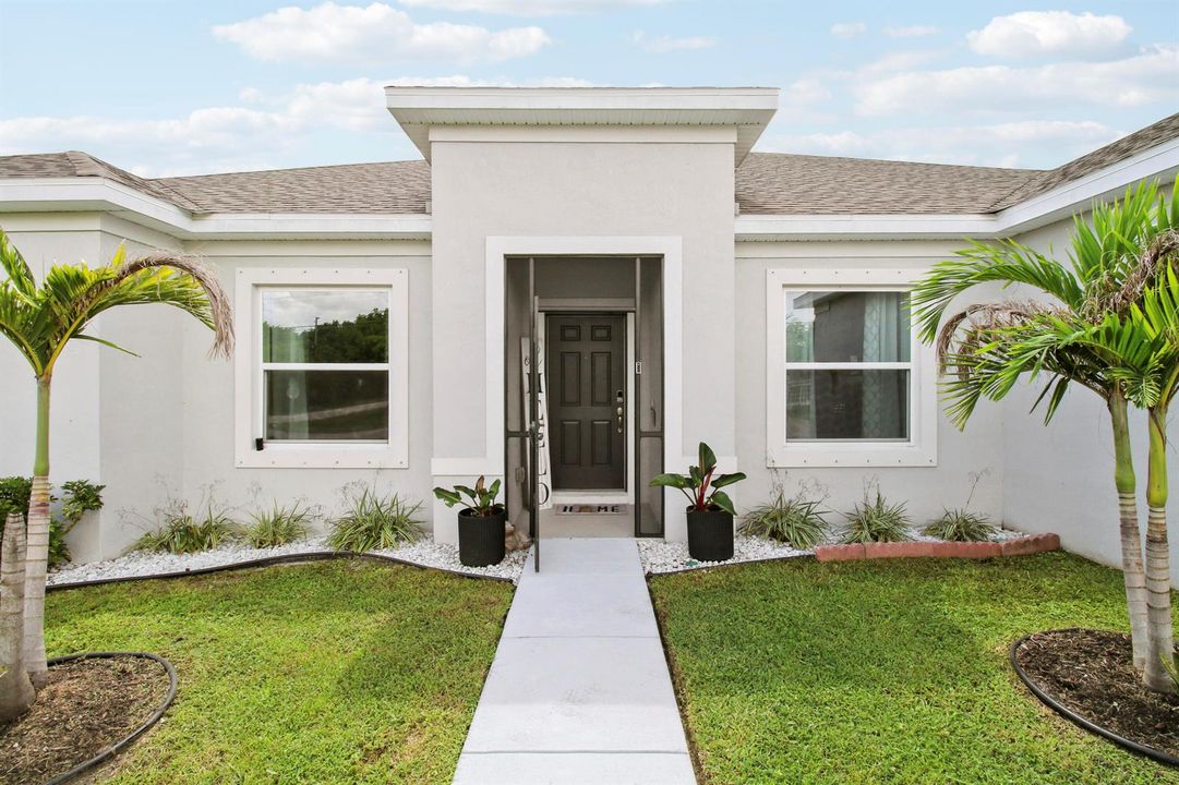 Elegant Front Entryway