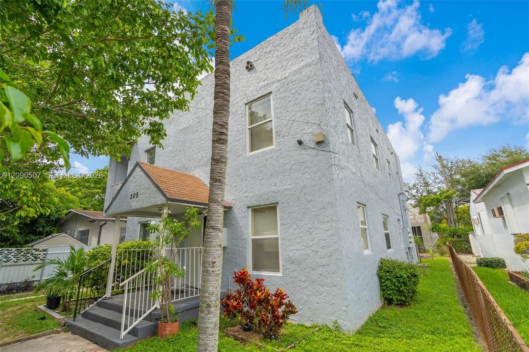 For Rent: $2,000 (2 beds, 1 baths, 3070 Square Feet)