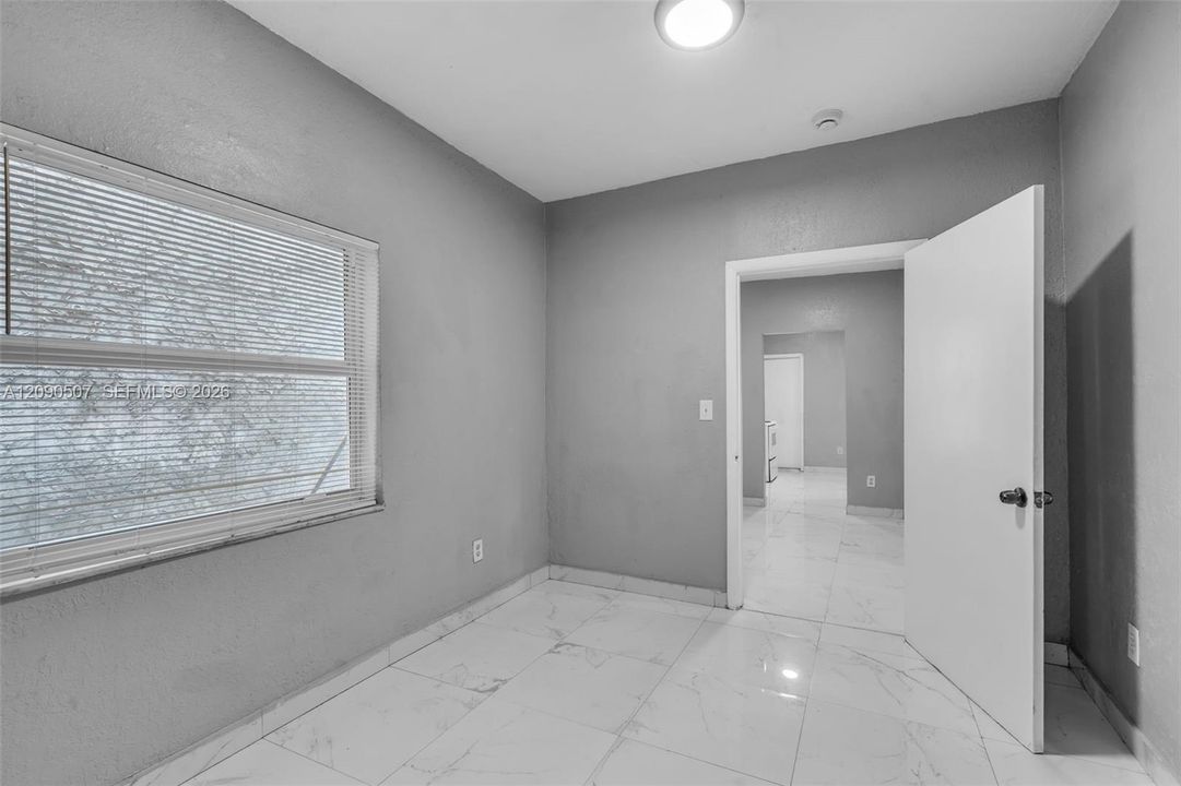 For Rent: $2,000 (2 beds, 1 baths, 3070 Square Feet)