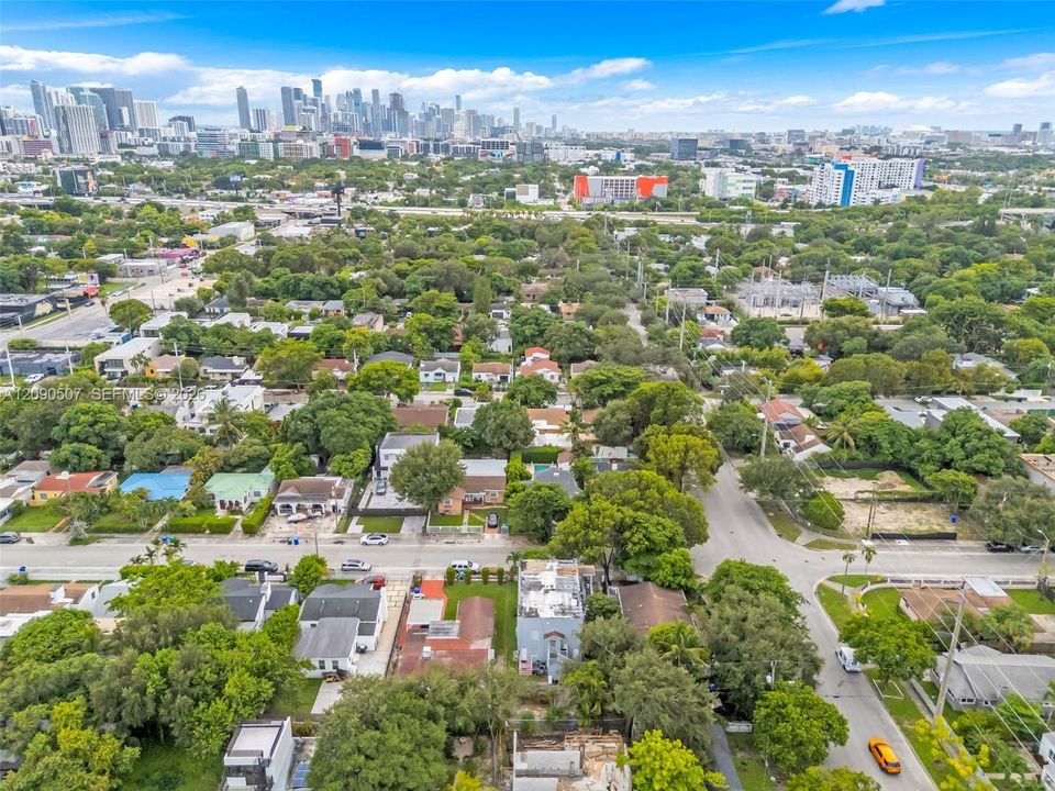 For Rent: $2,000 (2 beds, 1 baths, 3070 Square Feet)