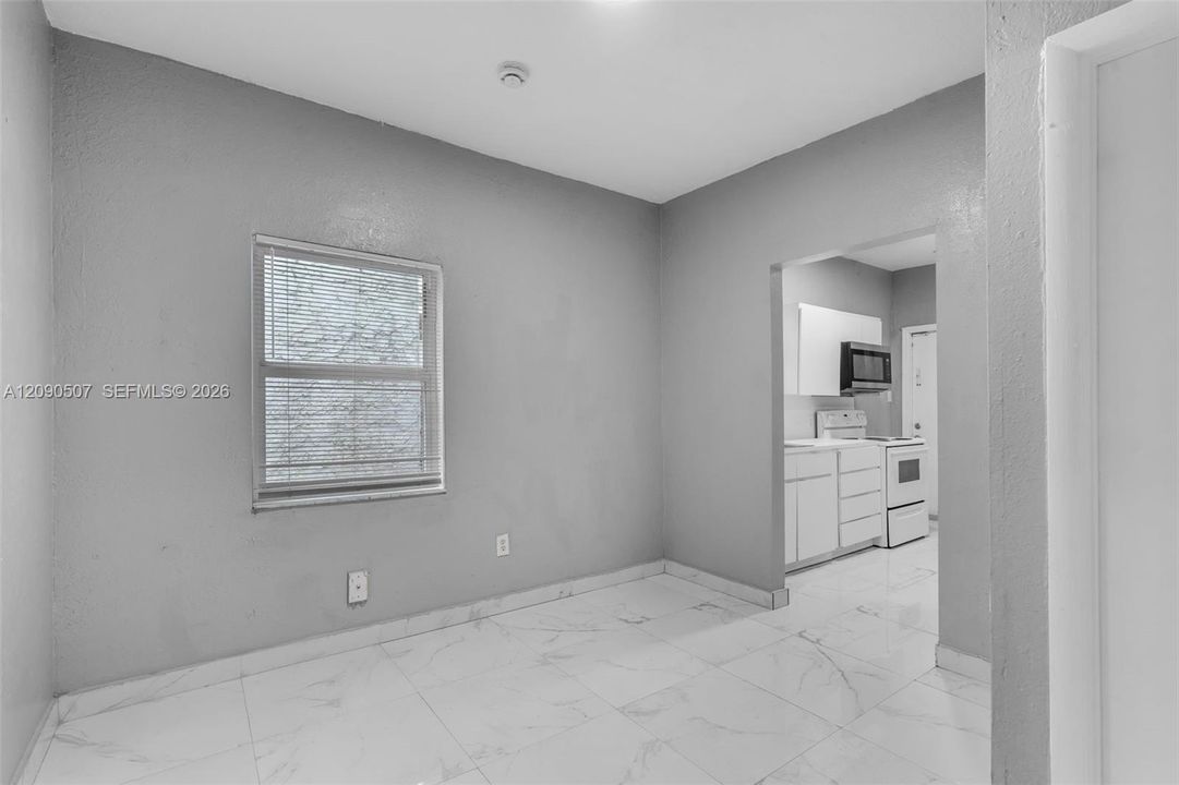For Rent: $2,000 (2 beds, 1 baths, 3070 Square Feet)