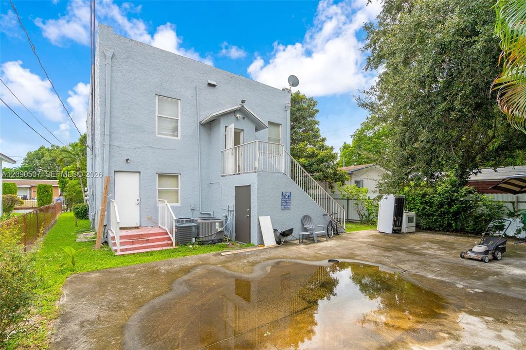 For Rent: $2,000 (2 beds, 1 baths, 3070 Square Feet)