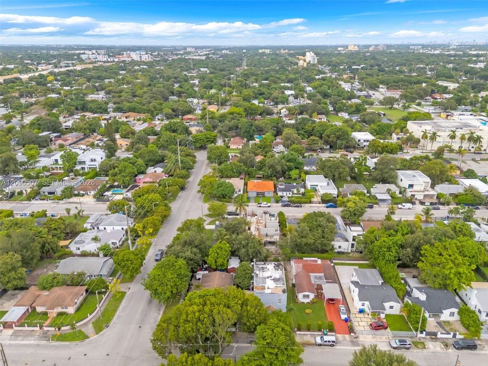 For Rent: $2,000 (2 beds, 1 baths, 3070 Square Feet)