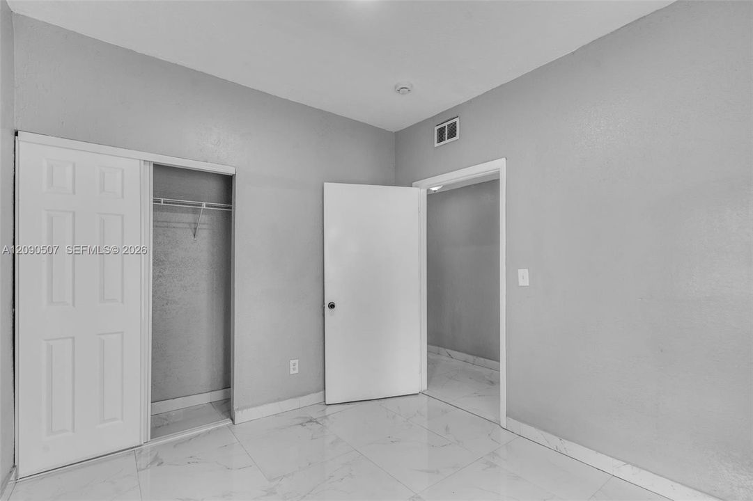 For Rent: $2,000 (2 beds, 1 baths, 3070 Square Feet)