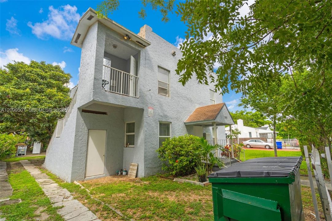 For Rent: $2,000 (2 beds, 1 baths, 3070 Square Feet)