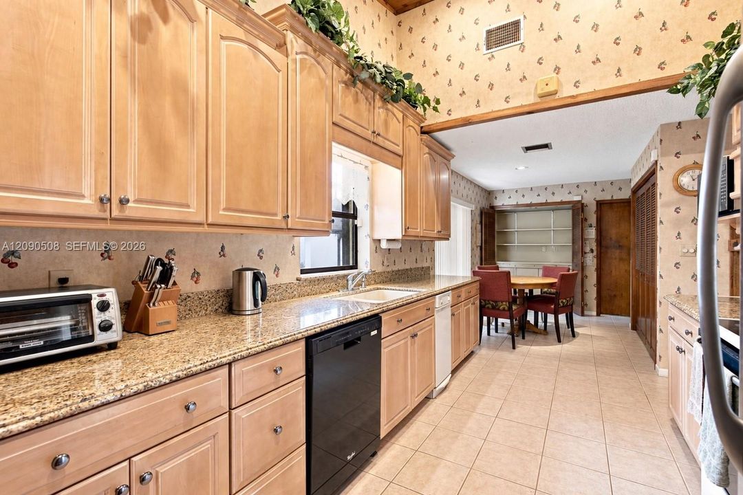 For Sale: $799,999 (3 beds, 2 baths, 2044 Square Feet)
