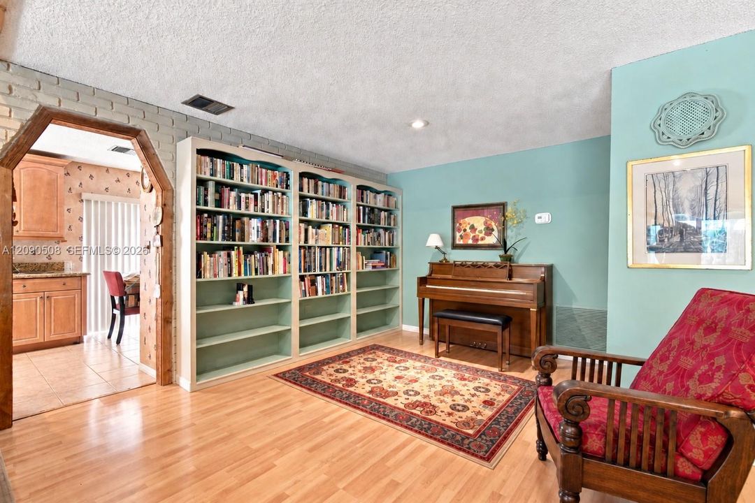 For Sale: $799,999 (3 beds, 2 baths, 2044 Square Feet)