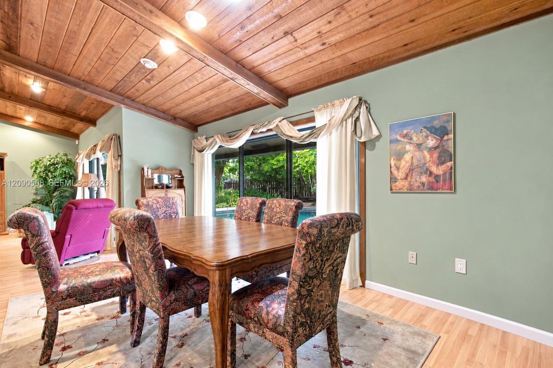 For Sale: $799,999 (3 beds, 2 baths, 2044 Square Feet)