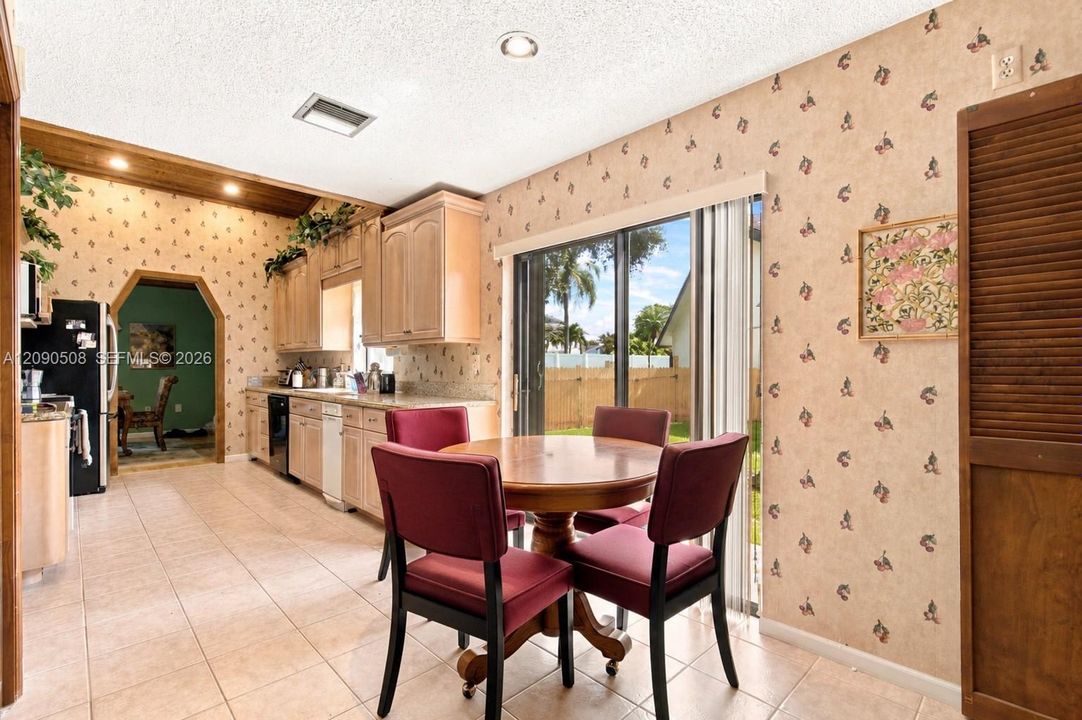 For Sale: $799,999 (3 beds, 2 baths, 2044 Square Feet)