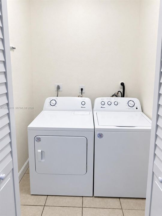 В аренду: $2,600 (4 спален, 3 ванн, 1604 Квадратных фут)