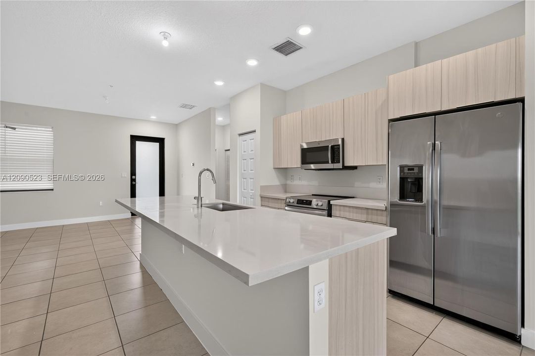 For Rent: $3,100 (3 beds, 2 baths, 1236 Square Feet)