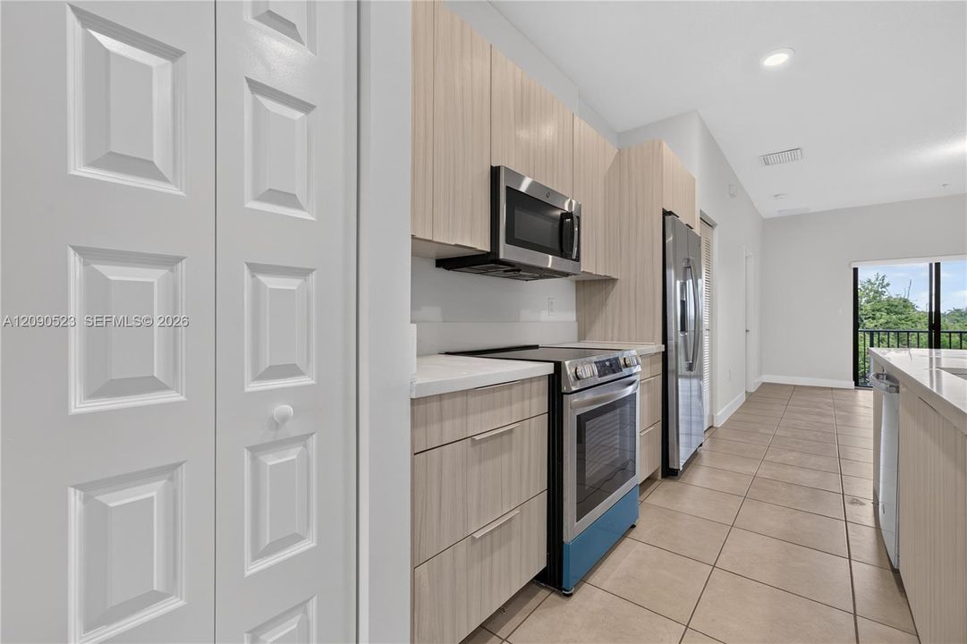For Rent: $3,100 (3 beds, 2 baths, 1236 Square Feet)