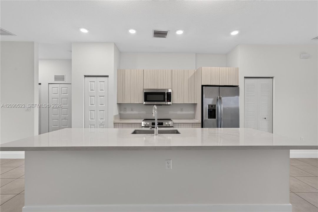For Rent: $3,100 (3 beds, 2 baths, 1236 Square Feet)