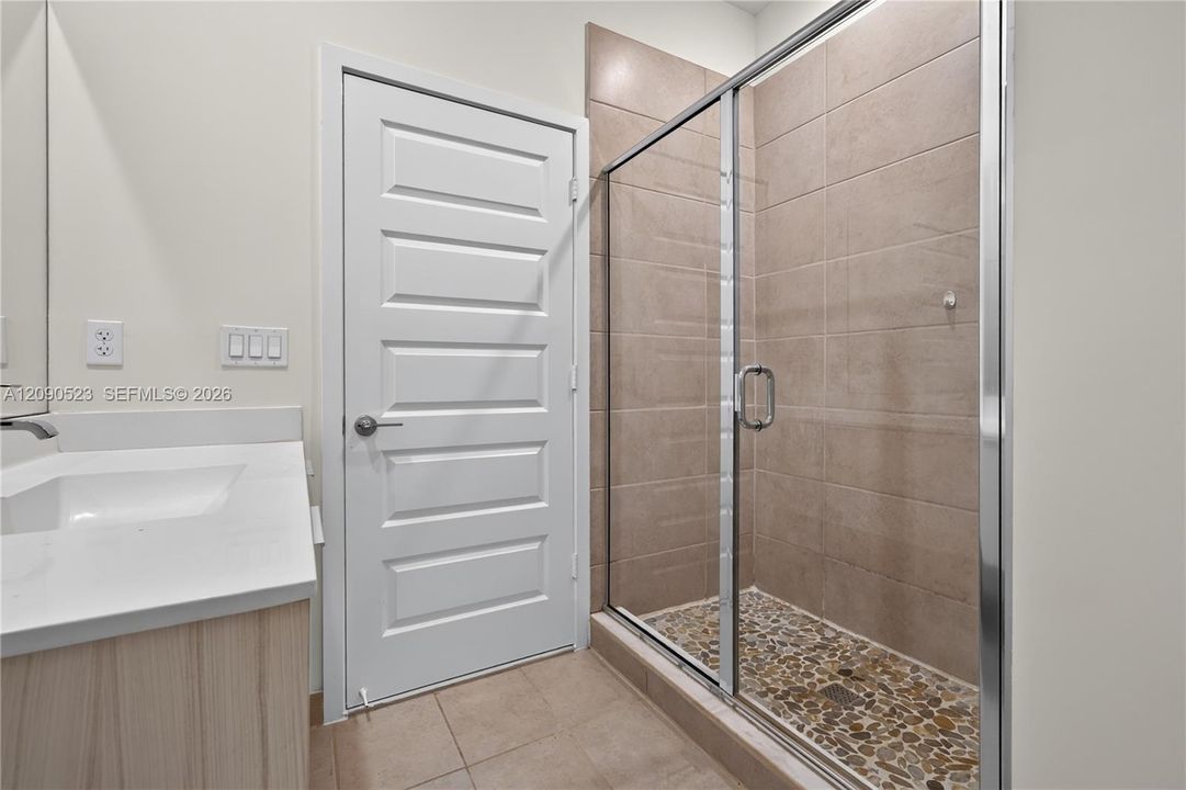 For Rent: $3,100 (3 beds, 2 baths, 1236 Square Feet)
