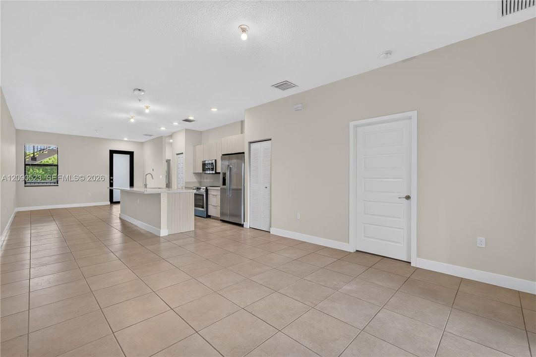For Rent: $3,100 (3 beds, 2 baths, 1236 Square Feet)