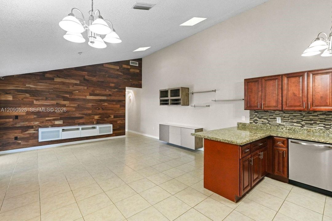 На продажу: $459,900 (3 спален, 3 ванн, 1325 Квадратных фут)