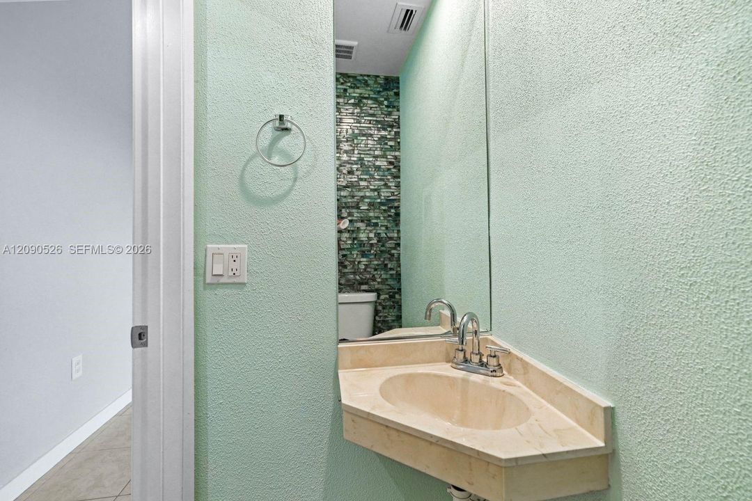На продажу: $459,900 (3 спален, 3 ванн, 1325 Квадратных фут)