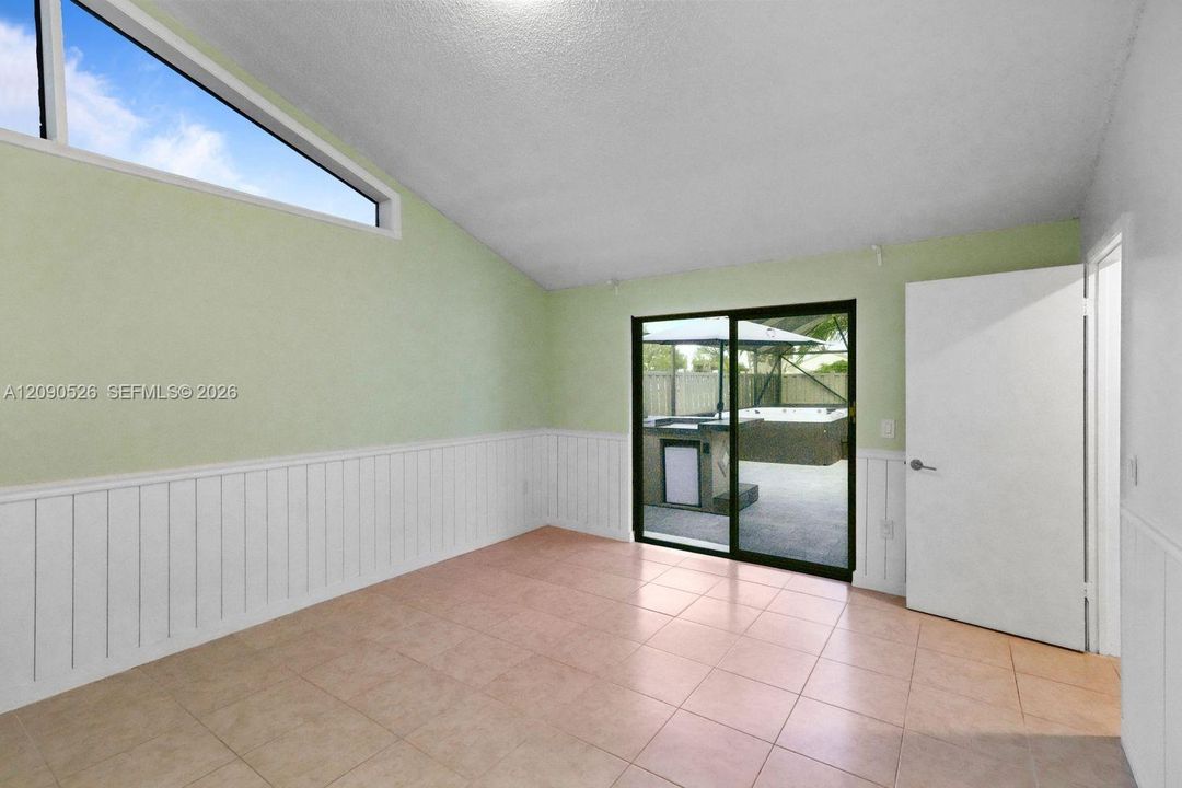 На продажу: $459,900 (3 спален, 3 ванн, 1325 Квадратных фут)