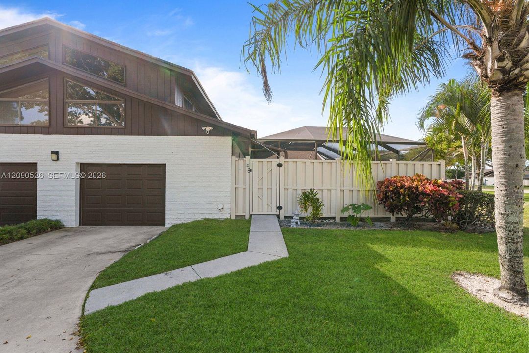 На продажу: $459,900 (3 спален, 3 ванн, 1325 Квадратных фут)