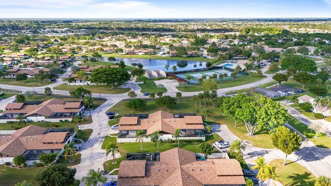 На продажу: $459,900 (3 спален, 3 ванн, 1325 Квадратных фут)