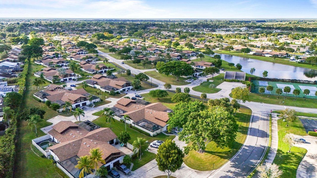 На продажу: $459,900 (3 спален, 3 ванн, 1325 Квадратных фут)