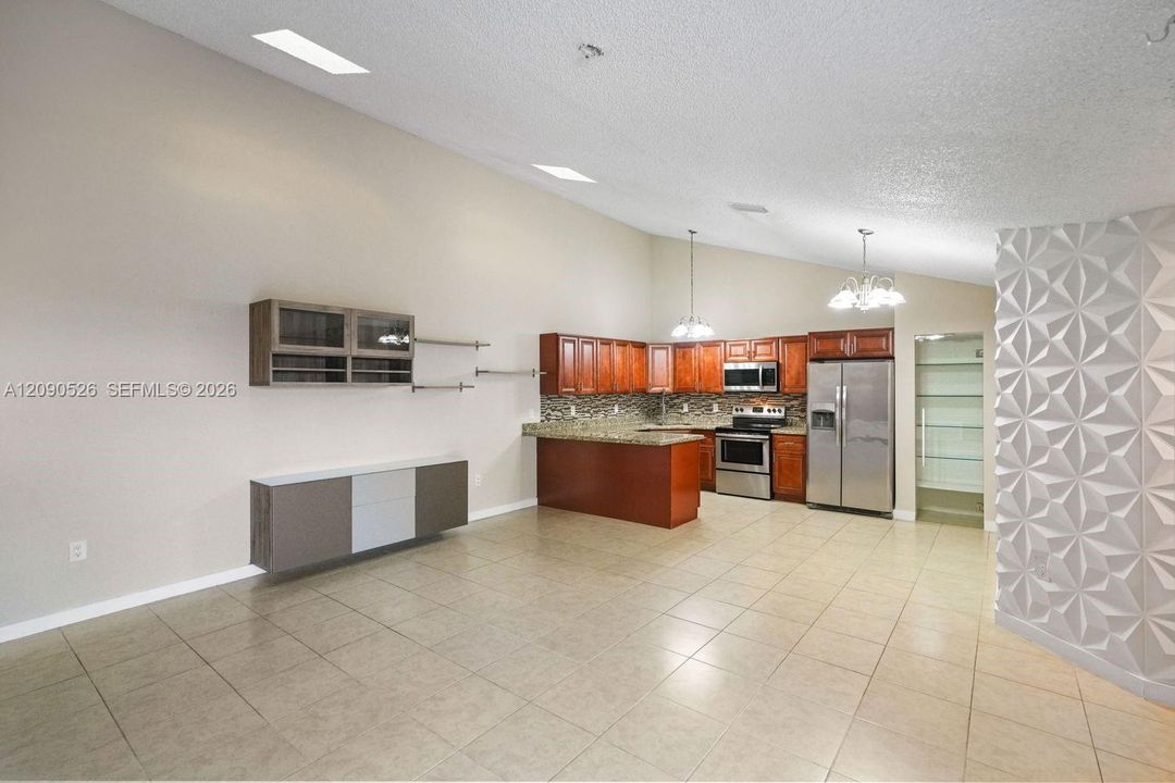 На продажу: $459,900 (3 спален, 3 ванн, 1325 Квадратных фут)