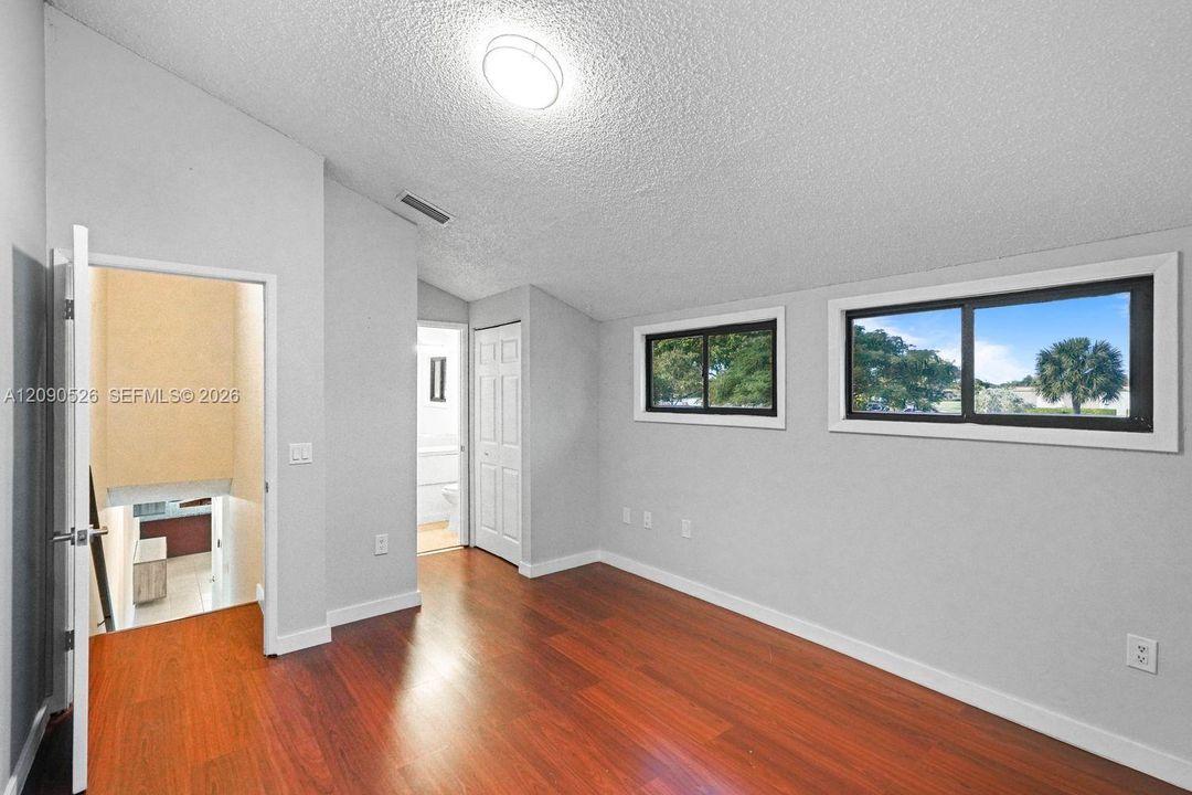 На продажу: $459,900 (3 спален, 3 ванн, 1325 Квадратных фут)