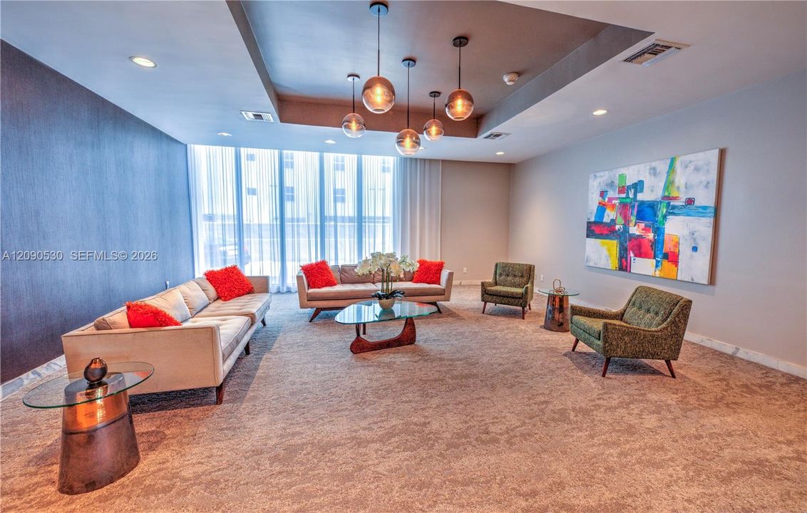 For Sale: $515,000 (1 beds, 2 baths, 918 Square Feet)