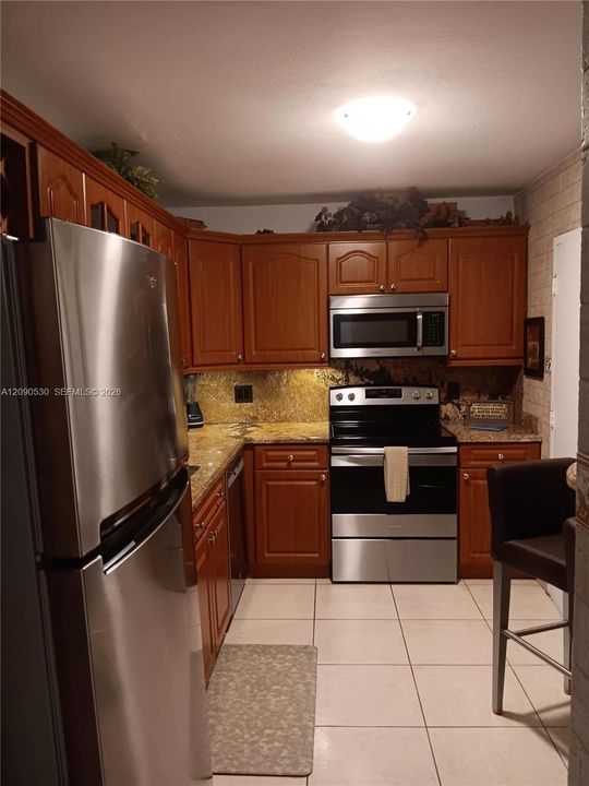 For Sale: $515,000 (1 beds, 2 baths, 918 Square Feet)
