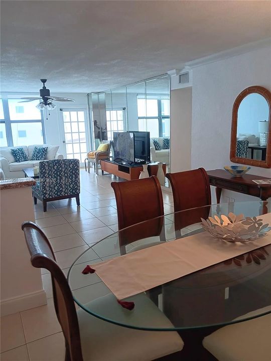 For Sale: $515,000 (1 beds, 2 baths, 918 Square Feet)