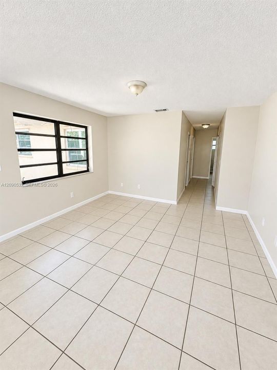 En Renta: $2,950 (4 camas, 2 baños, 2178 Pies cuadrados)