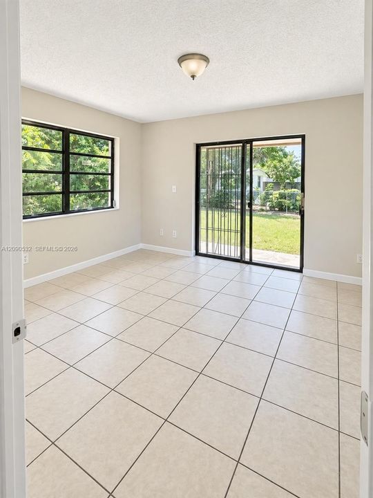 En Renta: $2,950 (4 camas, 2 baños, 2178 Pies cuadrados)